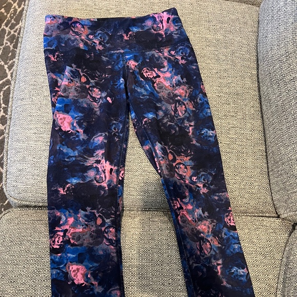 Lululemon 21” inch cropped leggings size 0 Print Gently worn - Picture 1 of 3